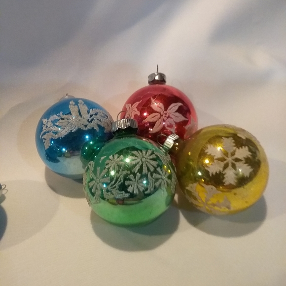 9 Count Vintage Shiney Brite Glass Christmas Ornaments - Picture 3 of 4